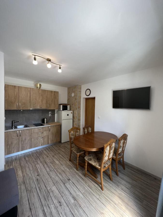 Apartmani Palme Funtana Exterior photo