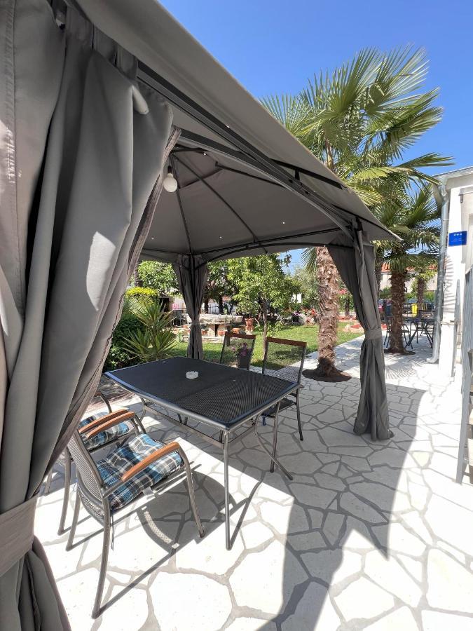 Apartmani Palme Funtana Exterior photo