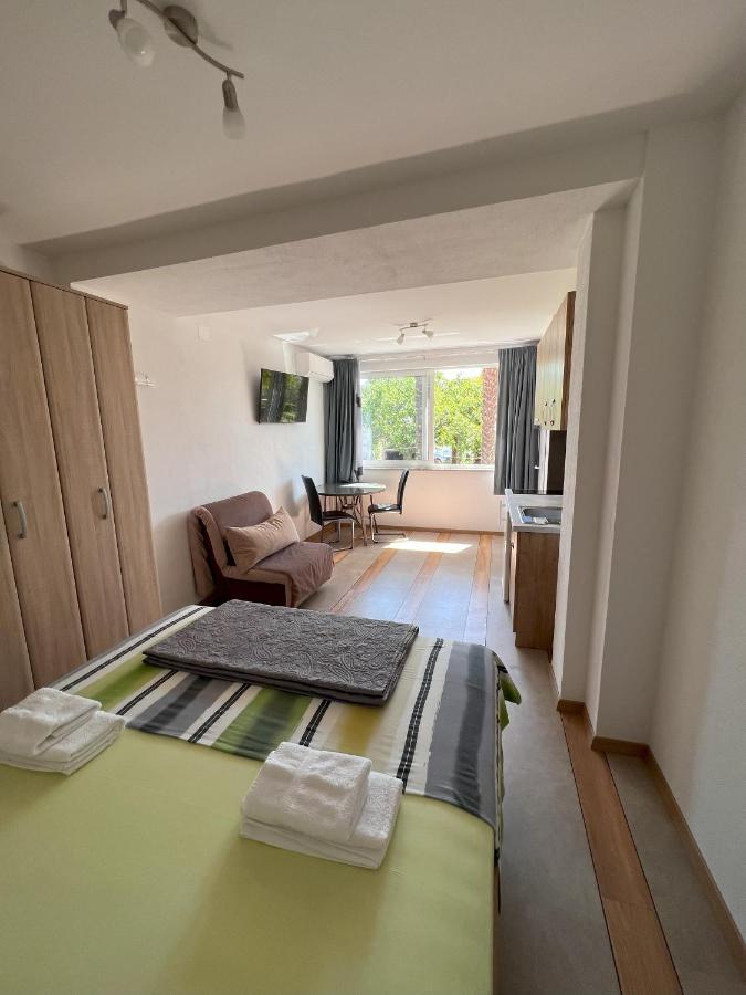Apartmani Palme Funtana Exterior photo