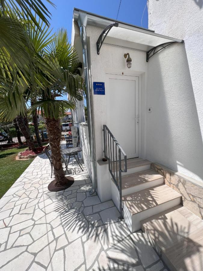 Apartmani Palme Funtana Exterior photo