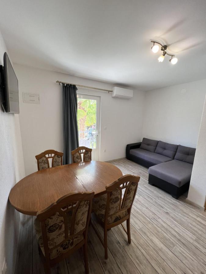 Apartmani Palme Funtana Exterior photo