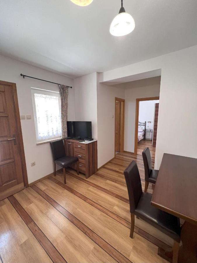 Apartmani Palme Funtana Exterior photo