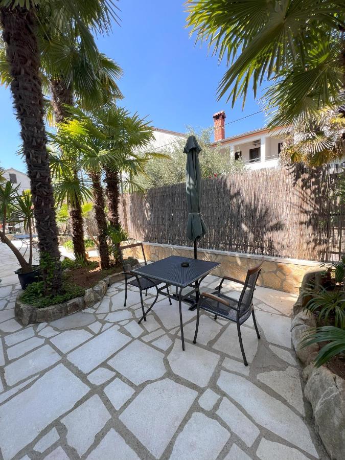 Apartmani Palme Funtana Exterior photo