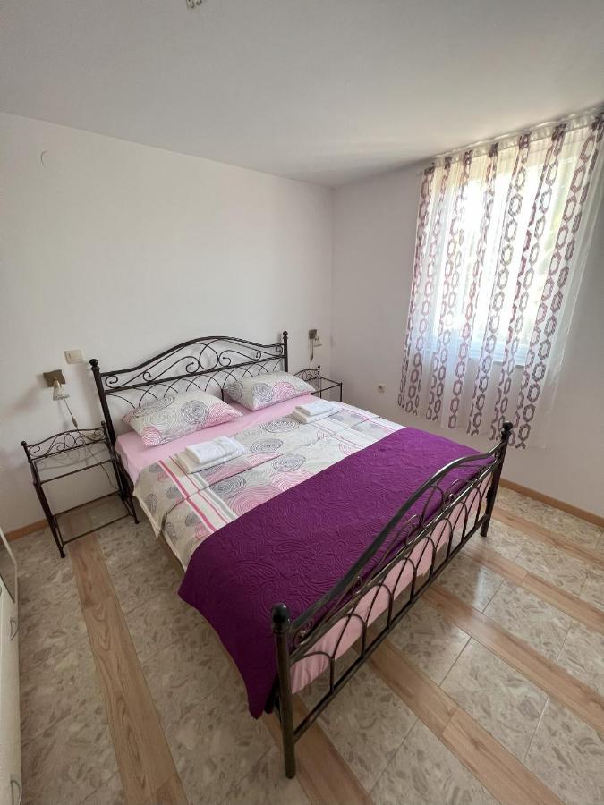 Apartmani Palme Funtana Exterior photo